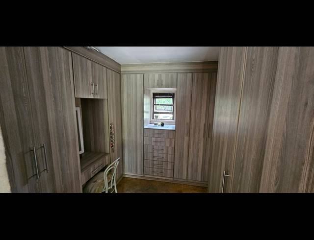 5 BEDROOM FREEHOLD FOR SALE IN MOOINOOI